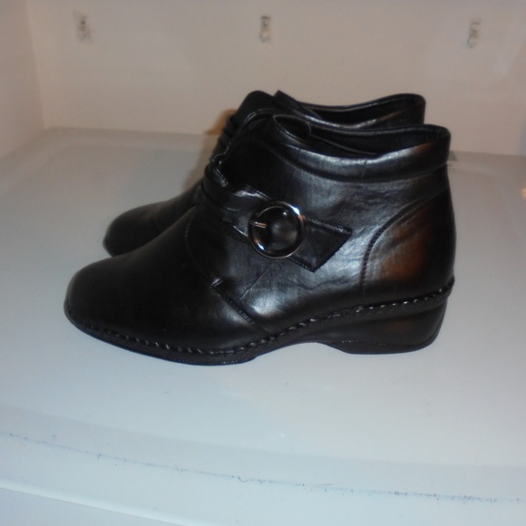 cushion walk ankle boots uk